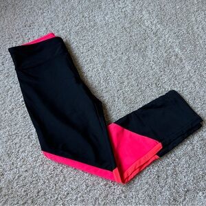 Forever 21 Black and Pink 3/4 capri athletic Leggings size small